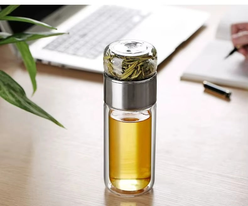 Watter bottle with tea infuser